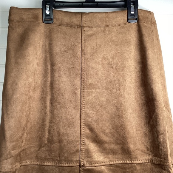 Max Studio NWT Women's Faux Suede A-Line Midi Skirt Size Large - Picture 2 of 7